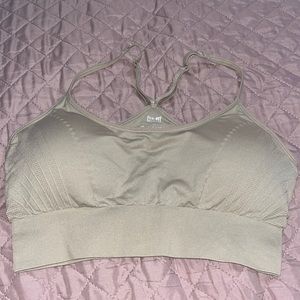 Women’s sports bra, seamless